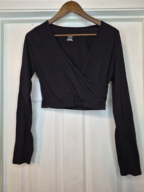 PINK Victoria's Secret Black Long-Sleeve Faux Wrap Crop Top Medium